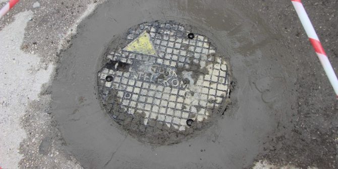 Araçları Uçuran Rögar Kapağı Düzeltildi