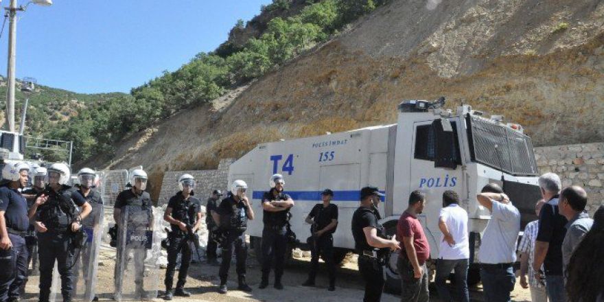 Tunceli’de Kapalı Yol Gerginliği