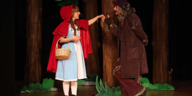 Yenimahalle’den ’Kırmızı Başlıklı Kız’ Geçti