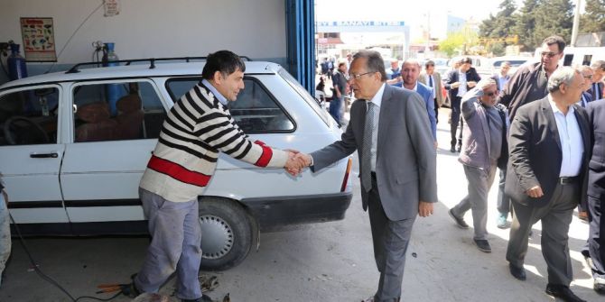 Başkan Uğur Ve Başkan Uysal Burhaniye’de Çıkarma Yaptı