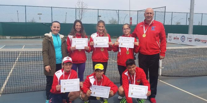 Küçük Tenisçilerin Büyük Mücadelesi