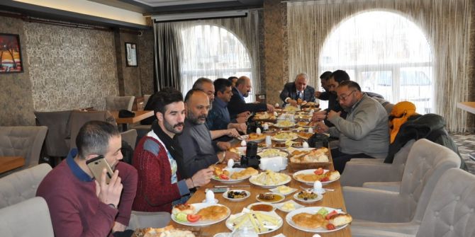 Ak Parti Basınla Bir Araya Geldi
