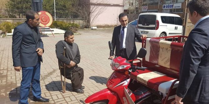 Kaymakam Alibeyoğlu’ndan Engelli Boyacıya Araba Jesti