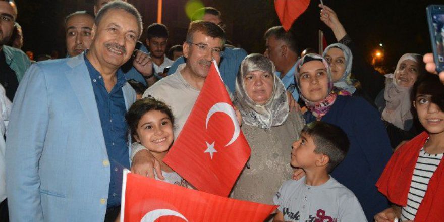 Milletvekili Cevher’den Demokrasi Nöbetine Destek