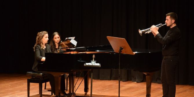 Salon 2003’te Keman, Viyolonsel, Trompet Konseri