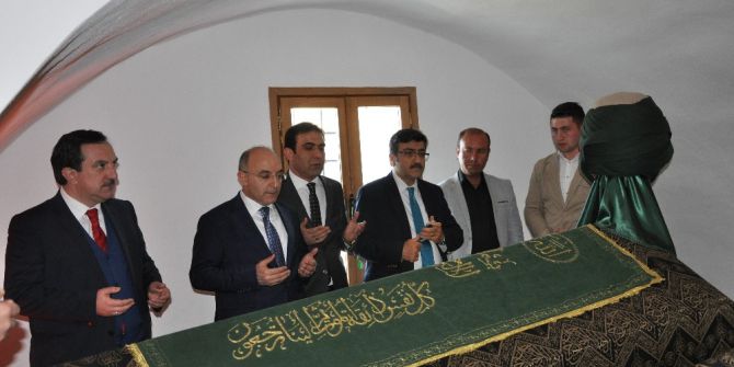 Cumhurbaşkanı Başdanışmanı Ahmet Selim Köroğlu, Şeyh Edebali Türbesini Ziyaret Etti