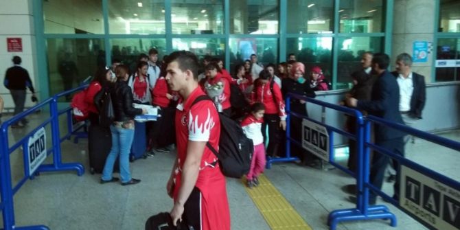 Haltercilere Coşkulu Karşılama