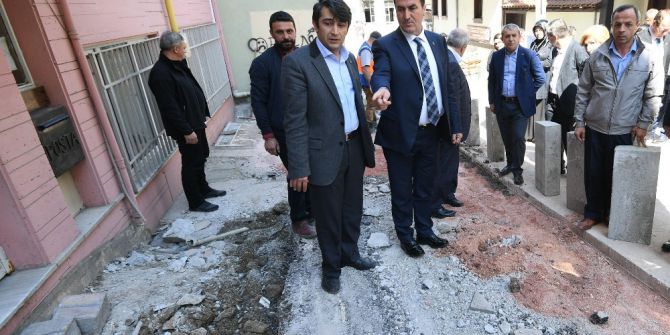 Osmangazi’de Kaldırımlar Yenileniyor