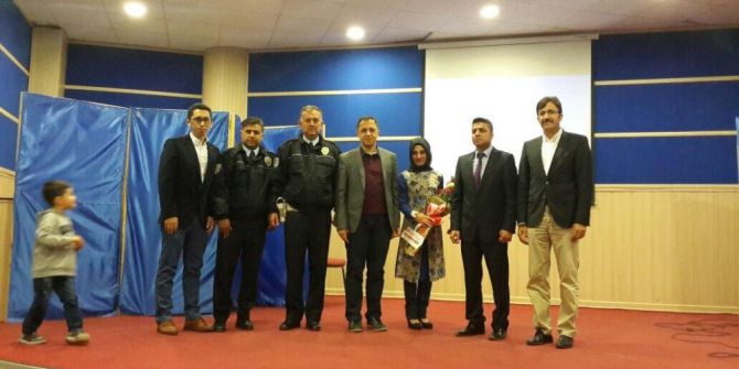 Köy Okulu Öğrencileri Polis Haftasını Kutladı