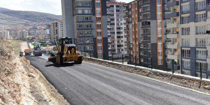 Yıldıztepe Mahallesinde Sıcak Asfalt Çalışması Yapıldı