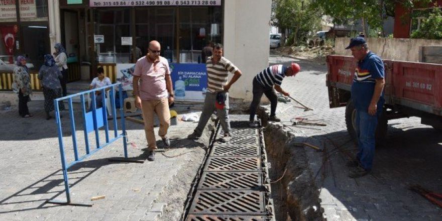 Hayrabolu’da Yağmursuyu Izgara Çalışmaları Sürüyor