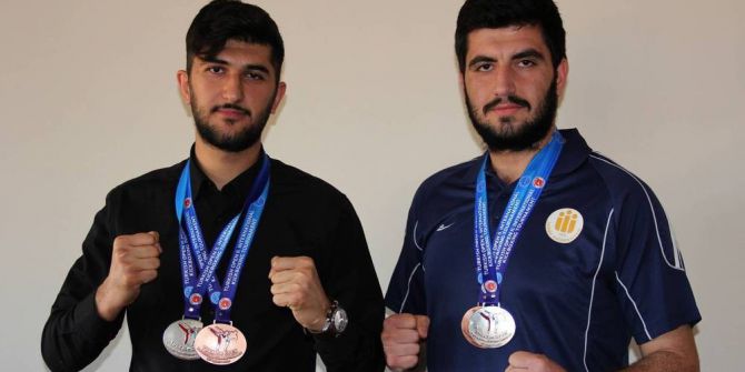 Üniversitelerarası Kick Boks Türkiye Şampiyonasında Büyük Başarıya İmza Attılar
