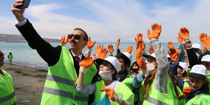 Edremit’te 60 Ton Çöp Toplandı