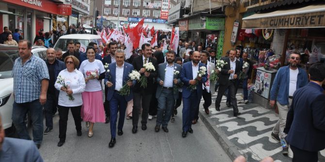 Ak Parti’den Söke’de ‘Türkiye İçin Evet’ Yürüyüşü