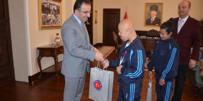 Vali Çataklı Özel Sporcuları Kabul Etti