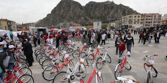 Amasyalı Öğrencilere 350 Bisiklet