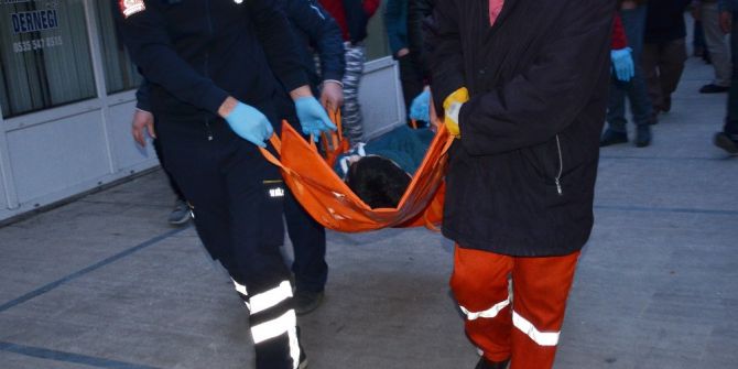 Sentetik Uyuşturucu Kullandığı İddia Edilen Genç Hastaneye Kaldırıldı