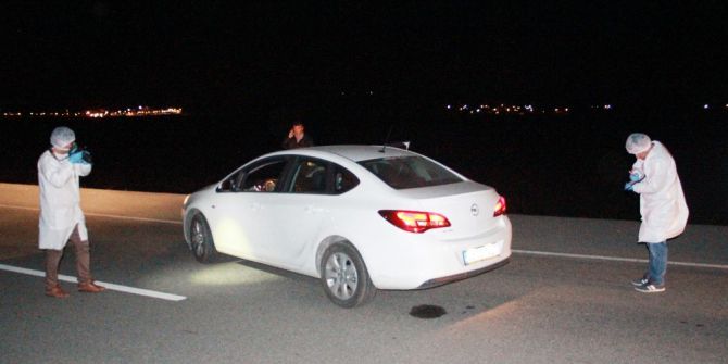Otomobile Kurşun Yağdırdılar: 1 Ölü, 1 Yaralı