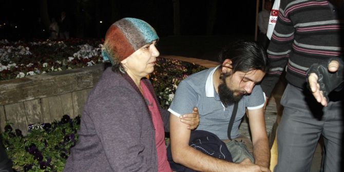 Kahraman Genç, Ölmek İsteyen 2 Çocuk Babasını Uçurumun Kenarından Aldı