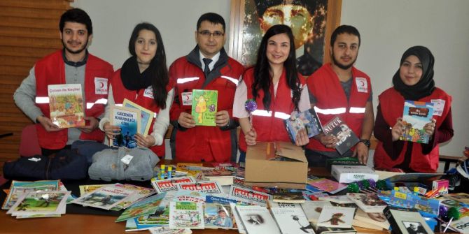 Kızılay Üniversitelilerin Toplandığı Yardımları Köy Okullarına Ulaştıracak