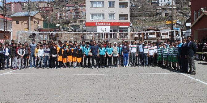 Beytüşşebap’ta Okullar Arası Voleybol Turnuvası Düzenlendi