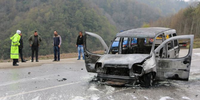 Seyir Halindeki Araç Alev Alev Yandı