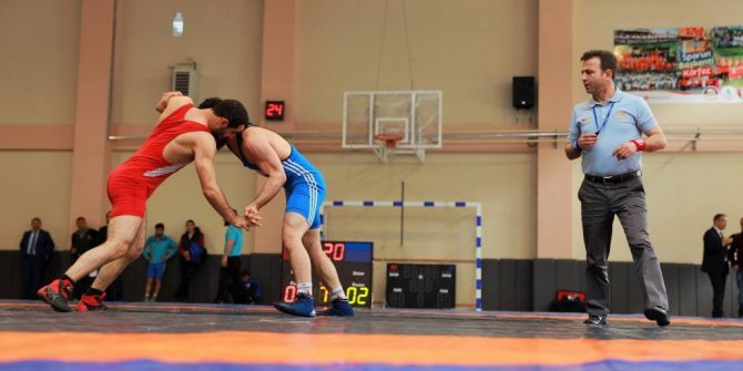 Güreş Branşında Körfez Rüzgarı Esti