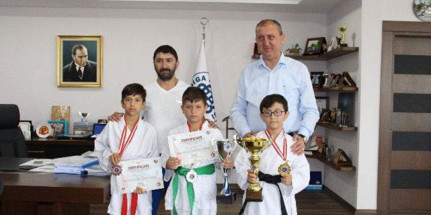 Biga Karate Okulu Kupa Ve Madalyalarla Döndü