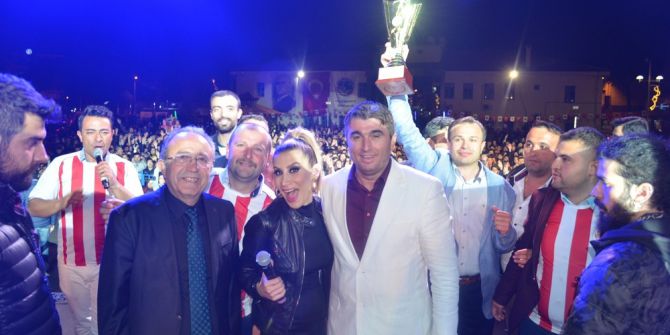 Efeler Ligi’ni İrem Derici İle Kutladılar