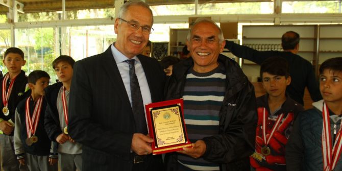 Başkan Acar, Minik Şampiyonları Ağırladı