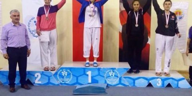 Buse Hanife Devlez’den Gümüş Madalya