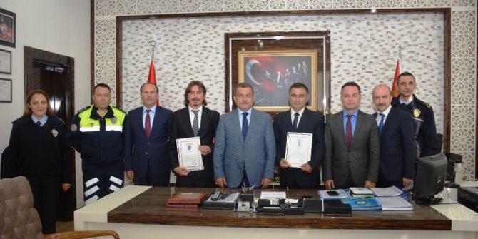 Antalya’da 2 Polis Memuru ’Ayın Polisi’ Seçildi