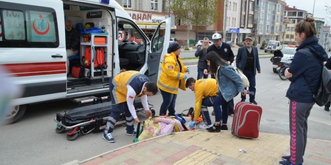 Geri Geri Gelen Otomobilin Çarptığı Yaya Yaralandı