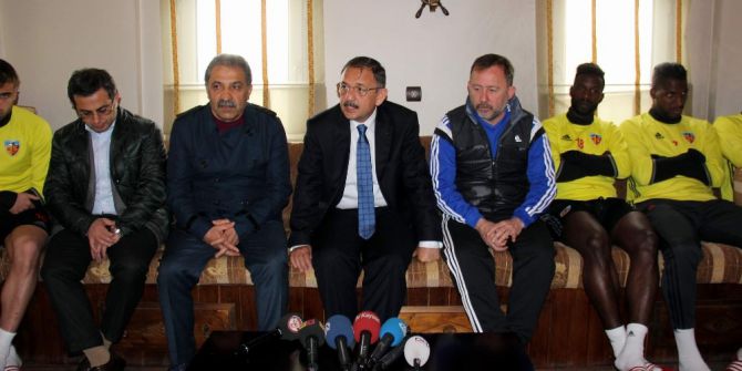 Bakan Özhaseki’den Kayserispor’a Moral Ziyareti