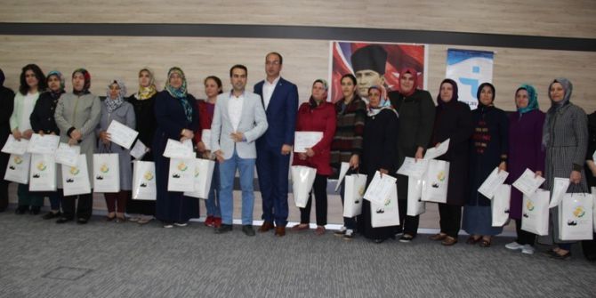 Genç Kursiyerleri Sertifikalarını Aldı