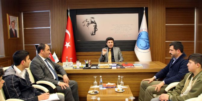 Öğrencileri Rektör Karacoşkun İle Röportaj Yaptı