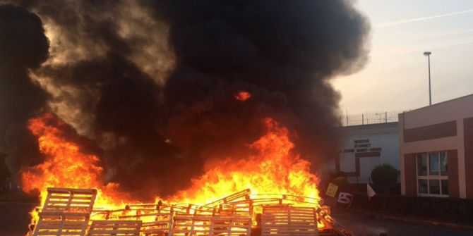 Fransa’da Gardiyanlar Hapishanenin Girişini Kesti
