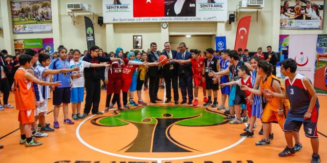 23 Nisan İçin Düzenlenen Özel Basketbol Turnuvası Start Aldı