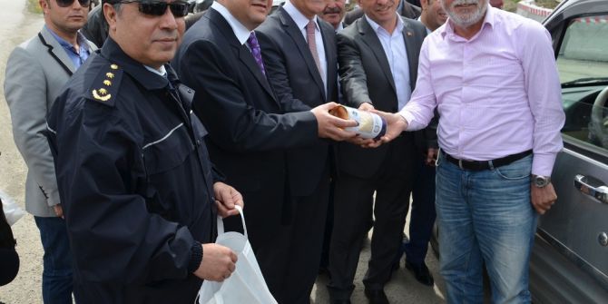 Osmancık Polisinden Sürücülere Pirinç Ve Leblebi İkramı