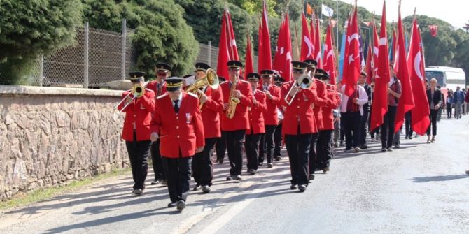 Atatürk’ün Ayvalık’a Gelişinin 83. Yıl Dönümü Düzenlenen Kortej Ve Törenle Kutlandı