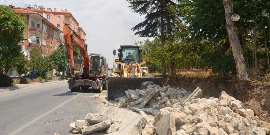 Ereğli Belediyesi Halkapınar Yolunu Genişletiyor