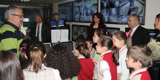 Öğrencilerden Polislere Anlamlı Ziyaret