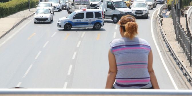 Yaşlı Kadından İntihar Etmek İsteyen Kadına Pes Dedirtecek Sözler