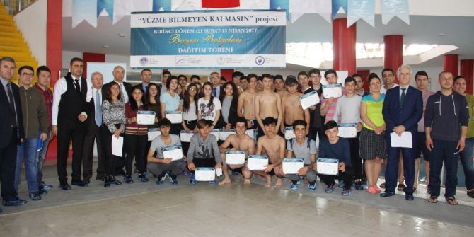 Dezavantajlı Öğrenciler Yüzmeyi Öğreniyor