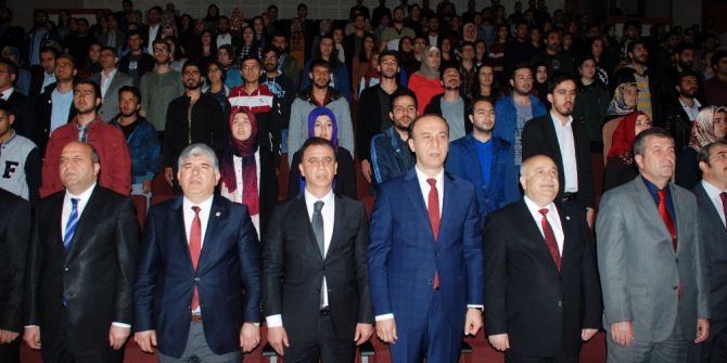 Vali Erin Kariyer Günlerinde Üniversitesi Öğrencileriyle Buluştu