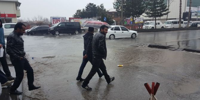 Tatvan’da Yağmur Yağışı