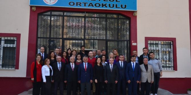 Vali Yazıcı Öğrencilerle Kitap Okudu