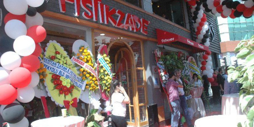 Fıstıkzade Baklavaları 18. Şubesini Van’da Açtı