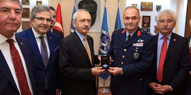 Kılıçdaroğlu’nun Askeri Törenle Karşılanması Tartışma Konusu Oldu