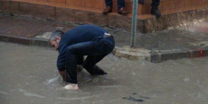 Viranşehir’de Sağanak Yağış Caddeleri Göle Çevirdi